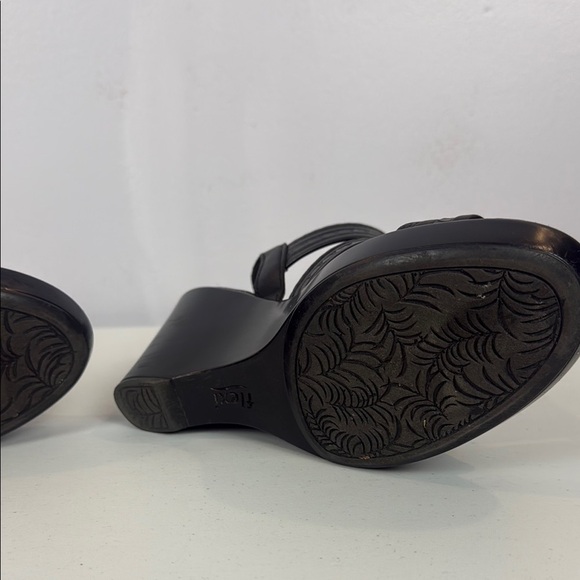 Vintage Flexi Black Wedge with Strappy Design 3” Heels Sandals - Picture 8 of 13